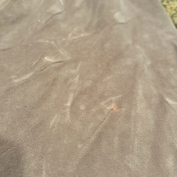 Suzi Kondi woman's light purple velour sweatpants - Picture 11 of 11